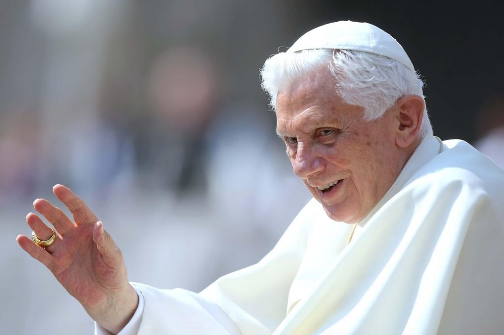 Bento Xvi Permane Am Firmes Na F Pede O Papa Em Rito No Seu