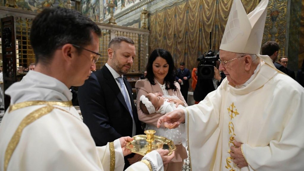 Vaticano Papa Batiza Crian As E Diz Que Elas D O Exemplo De