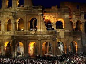 Vaticano: Jovens vão escrever meditações da Via-Sacra do Coliseu