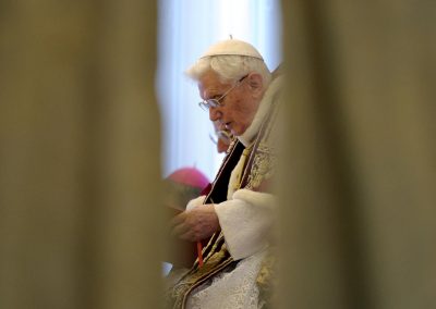 Vaticano: Bento XVI renunciou há nove anos