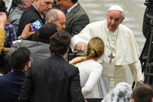 Vaticano: Papa pede aos padres homilias breves e bem preparadas