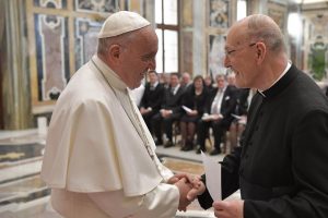 Vaticano: Papa agradece ajuda de associação católica no acolhimento de quem deixou a sua terra