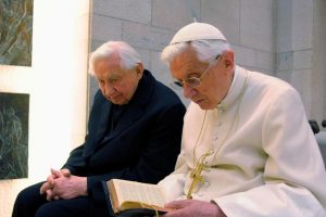 Bento XVI: Vaticano desmente notícias sobre doença do Papa emérito
