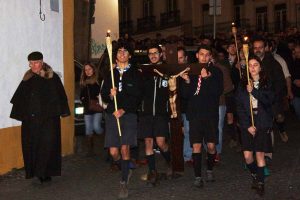 Évora: Numa «noite especial», jovens caminham em direção da Páscoa