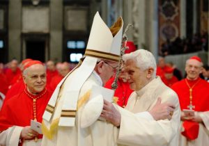 Francisco/5.º aniversário: Bento XVI sublinha «continuidade interior» dos últimos pontificados