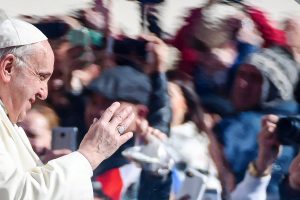 Vaticano: Papa deseja primavera «florida» de boas obras, com raízes em Jesus