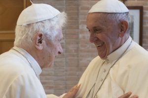 Vaticano: Papa Francisco visitou Bento XVI para felicitações de Páscoa