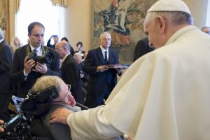 Igreja/Ciência: Vaticano despede-se de Stephen Hawking, membro da Academia Pontifícia das Ciências