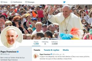 Igreja/Media: Papa lê e aprova «todos» os tweets da sua conta
