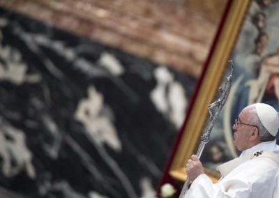 Vaticano: Papa quer padres «simples» para levar mensagem de misericórdia à Igreja e à sociedade
