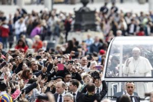 Vaticano: Papa sublinha importância do sinal da cruz na vida dos católicos (c/vídeo)