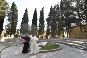 Itália: Papa faz viagem de homenagem a «bispo dos pobres»