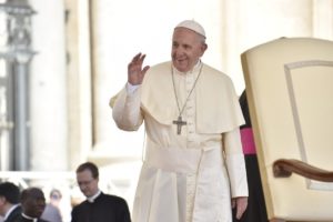 Vaticano: Batismo é um «dom» de Deus na luta contra o mal, diz o Papa