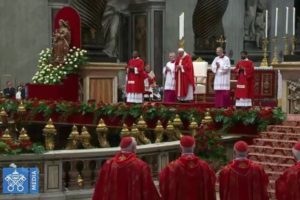Vaticano: Papa assinala solenidade de Pentecostes com apelo à santidade
