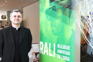 Igreja/Sociedade: Vaticano quer acompanhar comboio da «realidade virtual»