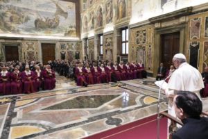 Igreja: Vaticano quer mais atenção ao Direito Canónico nas faculdades civis e católicas