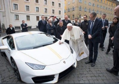 Solidariedade: «Lamborghini do Papa» ajuda cristãos no Iraque