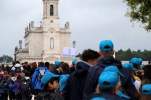 Fátima: Milhares de crianças encheram Santuário em dia de chuva, para peregrinação anual