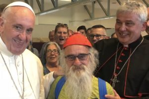 Consistório 2018: Esmoler do Papa convidou 200 sem-abrigo para comemorar a sua criação como cardeal e Francisco apareceu no jantar