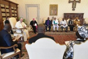 Vaticano: Papa defende diálogo inter-religioso pela paz e em defesa da vida