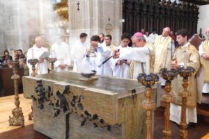 Lamego: Novo altar da Catedral apresenta elementos da vida das pessoas no Douro vinhateiro