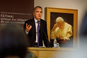 Igreja/Sociedade: «Fátima é, desde o início, um acontecimento nacional» - Rui Ramos