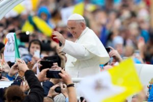 Abusos sexuais: Bispo português diz que o Papa levou a Dublin uma mensagem «muito forte» e que «a Igreja não pode ficar no pecado»