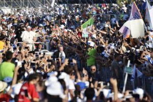 Igreja: Papa vive dia de festa com dezenas de milhares de jovens italianos e desafia-os a sonhar sem «medo» (c/vídeo)