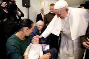 Irlanda: Papa pede aos mais pobres para que «rezem pela Igreja, pelos seus sacerdotes e bispos»