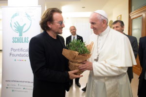 Abusos sexuais: Bono falou com o Papa sobre casos na Irlanda e disse que os abusadores eram «mais protegidos» do que os abusados (C/vídeo)