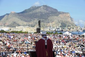Itália: «Não se pode acreditar em Deus e ser mafioso», diz o Papa na Sicília