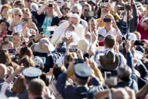 Vaticano: Papa condena «crueldade humana» após viagem ao Báltico (c/vídeo)