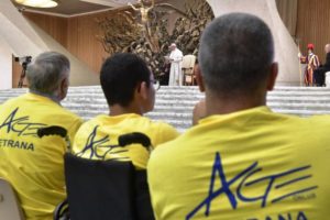 Vaticano: Papa pede aos pais que tenham confiança na escola e nos professores