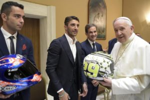 Vaticano: Papa recebeu pilotos de Moto GP e destacou importância do desporto