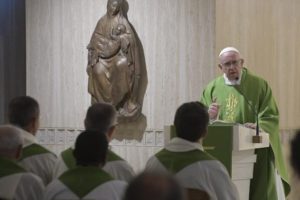 Vaticano: Cristão deve «acusar-se» em vez de acusar outros, diz o Papa