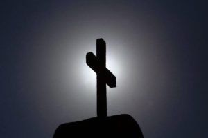 Semana Santa: Encontrar e aliviar a cruz de hoje, com Frei Filipe Rodrigues - Emissão 10-04-2020