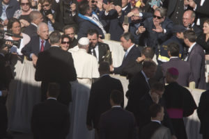 Vaticano: Delegação do Município de Valença ofereceu ao Papa uma imagem de São Teotónio