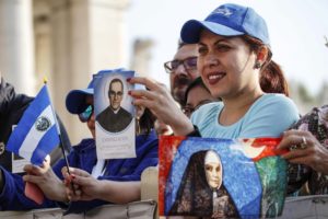 Vaticano: Papa homenageou D. Óscar Romero e rezou pela paz e reconciliação na América Latina