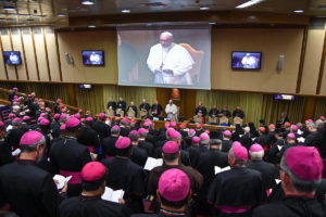 Sínodo 2018: Relatórios iniciais sublinham «questões complexas» que jovens colocam à Igreja Católica