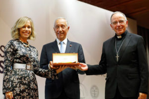 Portugal: Presidente da República condecorou Universidade Católica por «cinco décadas de devotado serviço à educação e à cultura»