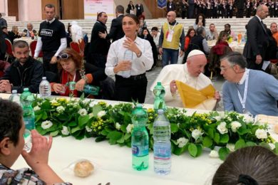 Vaticano: Papa almoça com pobres e pede «proximidade» a quem passa necessidade