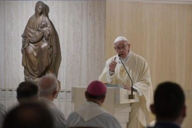 Vaticano: Papa alerta para «doença» do consumismo (c/vídeo)