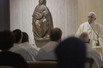 Papa: «Os sacramentos não se pagam, são uma oferta»