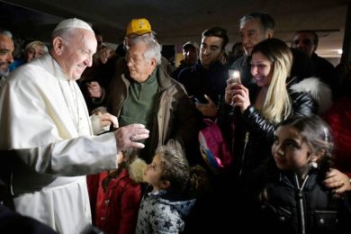 Vaticano: Papa fez visita surpresa a casas que ajudam doentes, na periferia de Roma