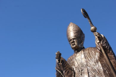 Setúbal: Estátua evoca D. Manuel Martins na primeira paróquia que criou na diocese