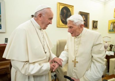 Vaticano: «Igreja estará sempre grata a Bento XVI», escreve Francisco