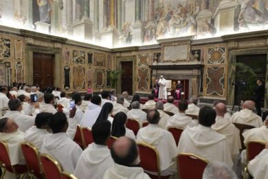 Papa: Servir a Igreja Católica não é compatível com a busca de «segurança de vida, de uma posição ou do lucro pessoal»