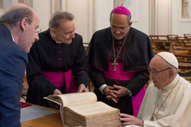 Vaticano: Papa visitou Biblioteca Apostólica na companhia de D. José Tolentino Mendonça