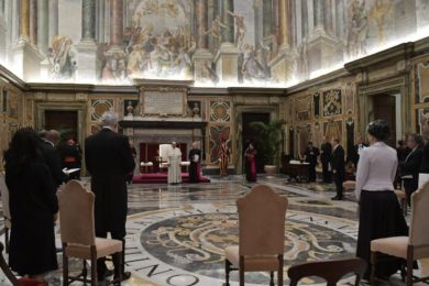 Vaticano: Francisco pede «solução humanitária» para crise migratória