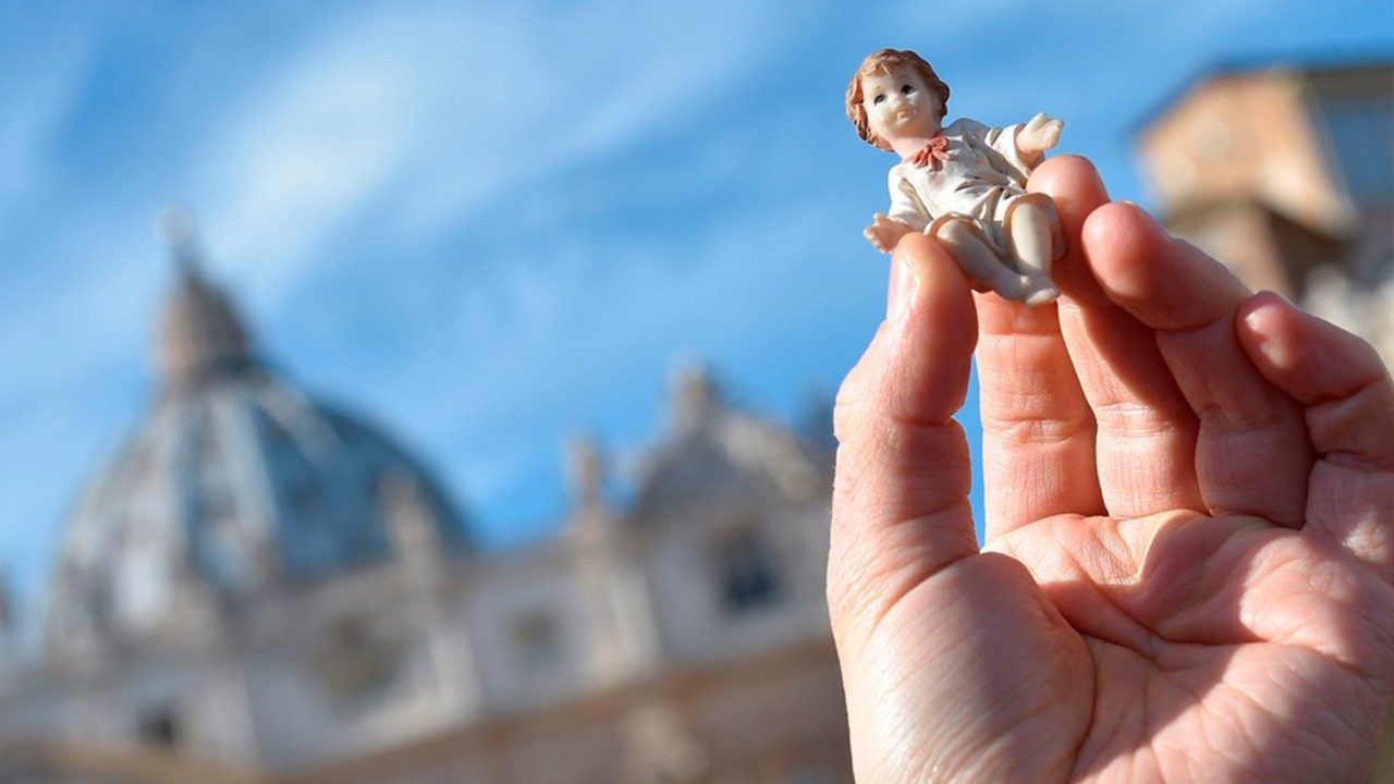 Vaticano: Papa abençoou imagens do Menino Jesus e desafiou crianças a viver  «verdadeiro Natal» - Agência ECCLESIA